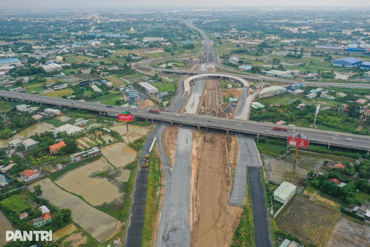 Bất động sản khu lớn Tây TP Hồ Chí Minh nhộn nhịp với những cuộc “đổ bộ” từ các ông lớn